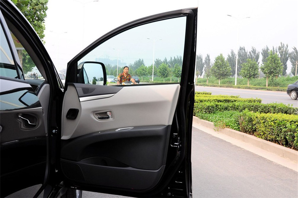 2011款 3.6L AT 7座基本型 座椅空间