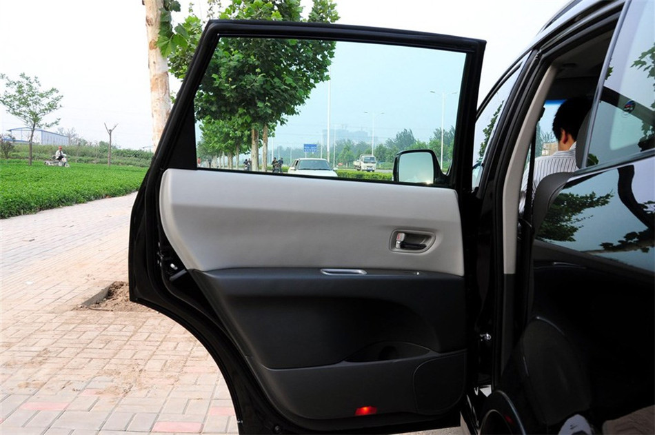 2011款 3.6L AT 7座基本型 座椅空间