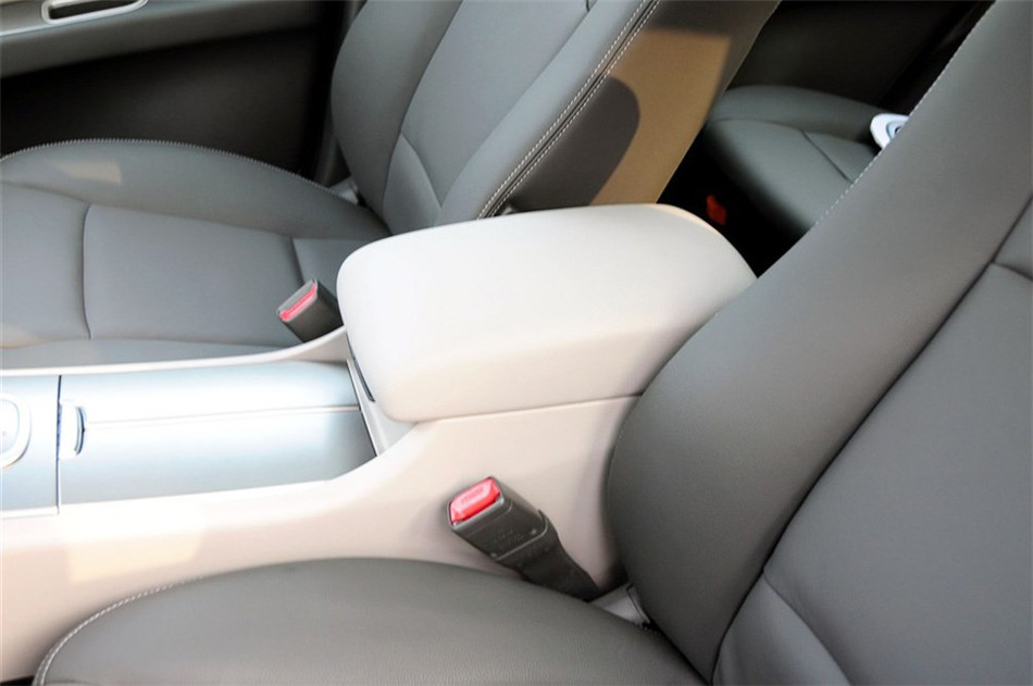 2011款 3.6L AT 7座基本型 座椅空间