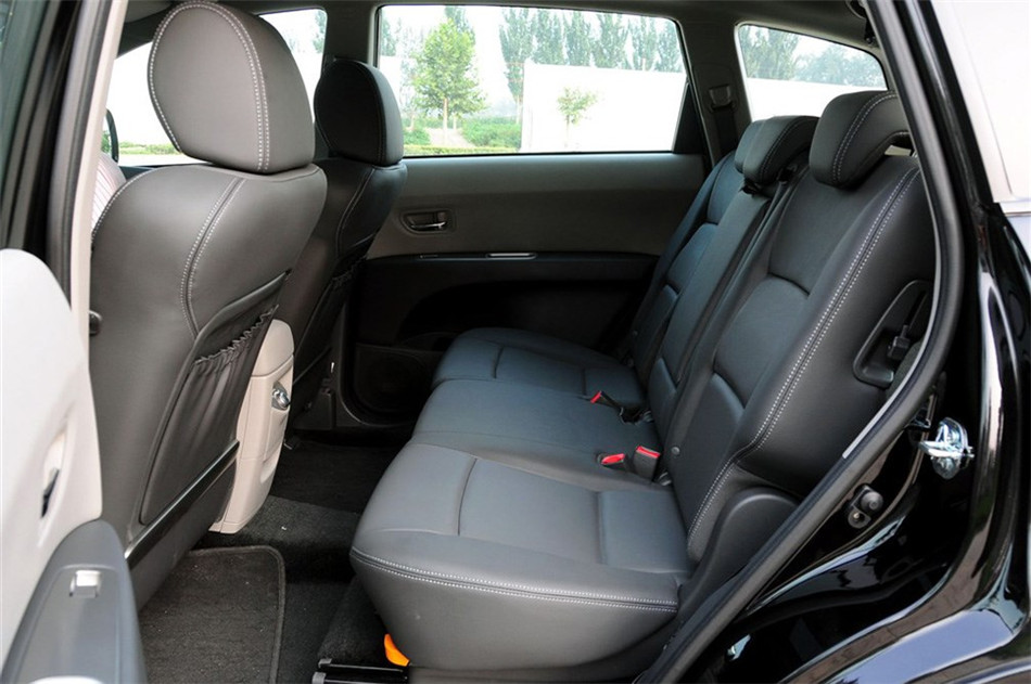 2011款 3.6L AT 7座基本型 座椅空间