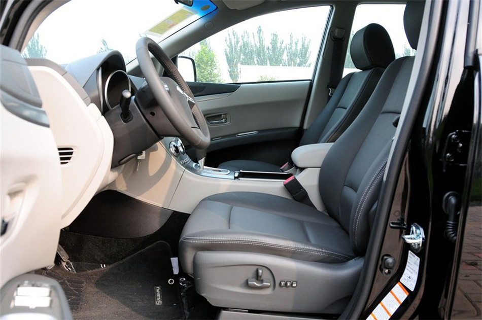 2011款 3.6L AT 7座基本型 座椅空间