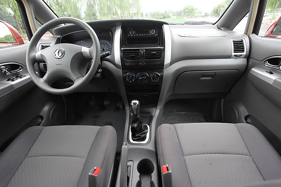 郑州日产帅客图片