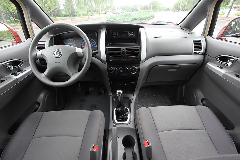 郑州日产帅客图片