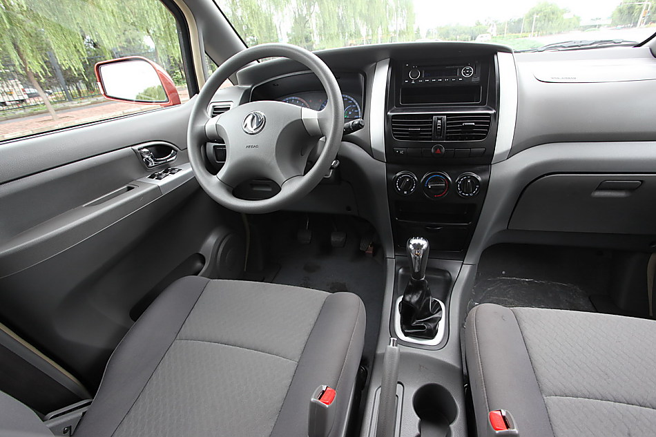 郑州日产帅客图片