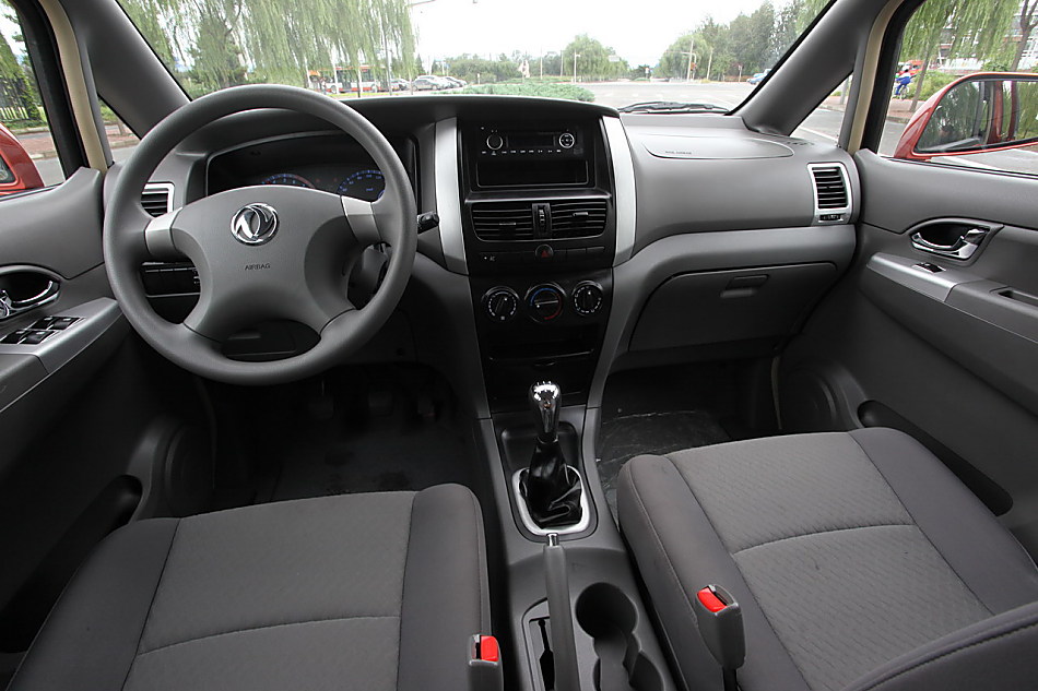 郑州日产帅客图片