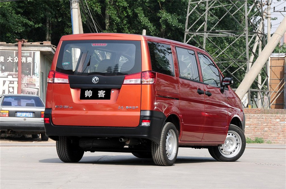 2013款 1.5L MT 手动舒适型7座 外观