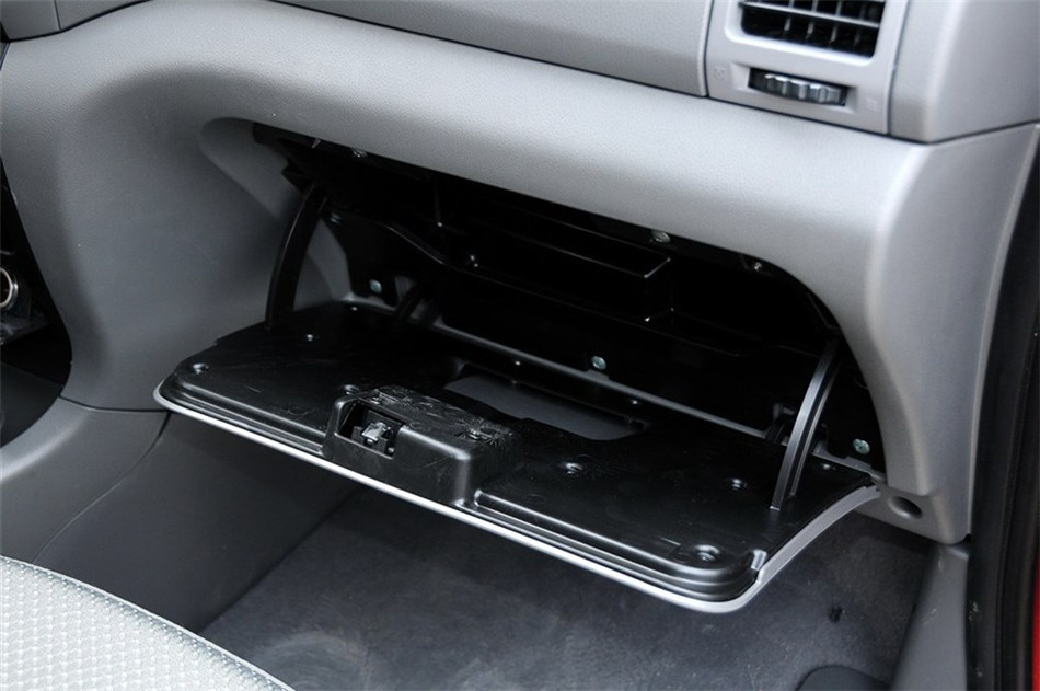 2013款 1.5L MT 手动舒适型7座 内饰