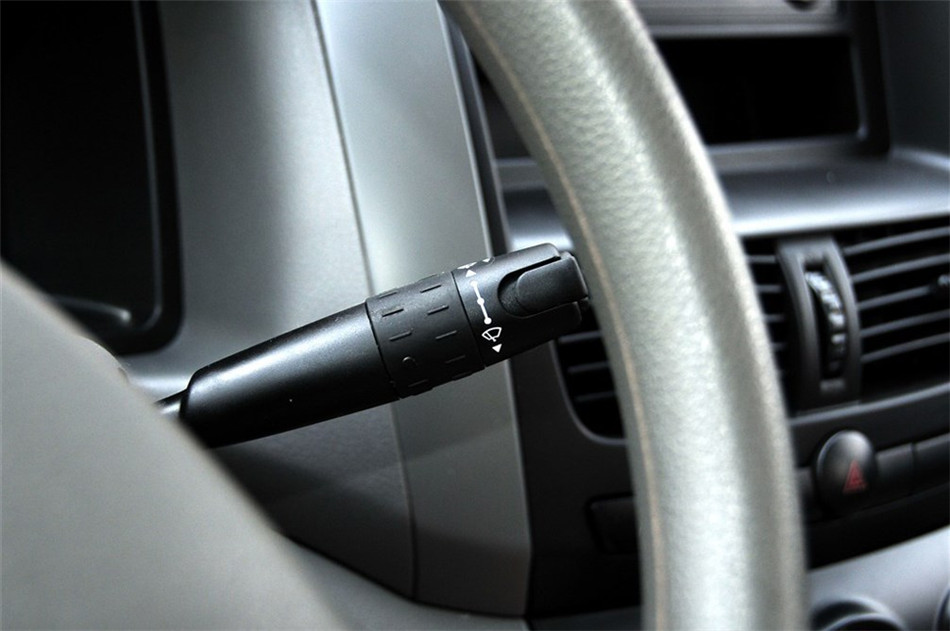 2013款 1.5L MT 手动舒适型7座 内饰