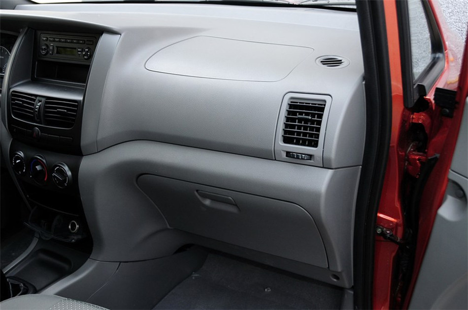 2013款 1.5L MT 手动舒适型7座 内饰