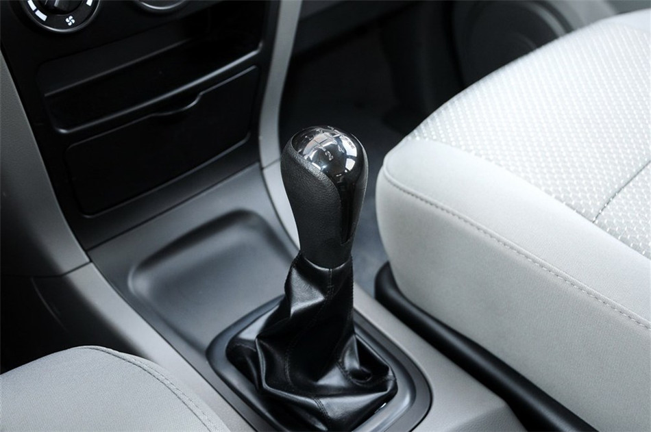 2013款 1.5L MT 手动舒适型7座 内饰