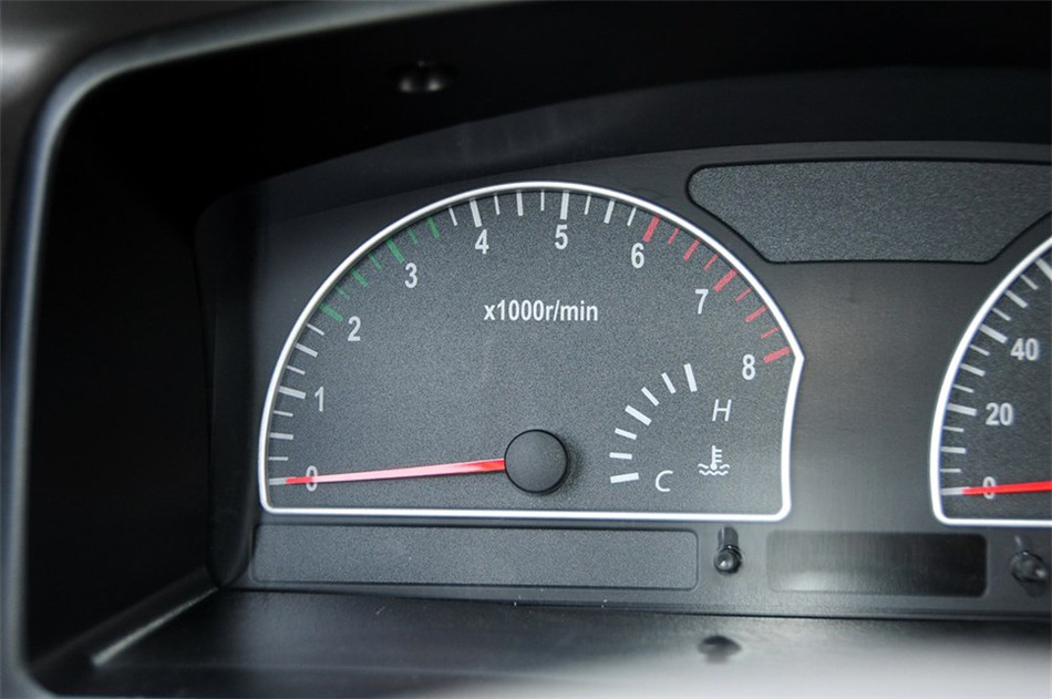 2013款 1.5L MT 手动舒适型7座 内饰