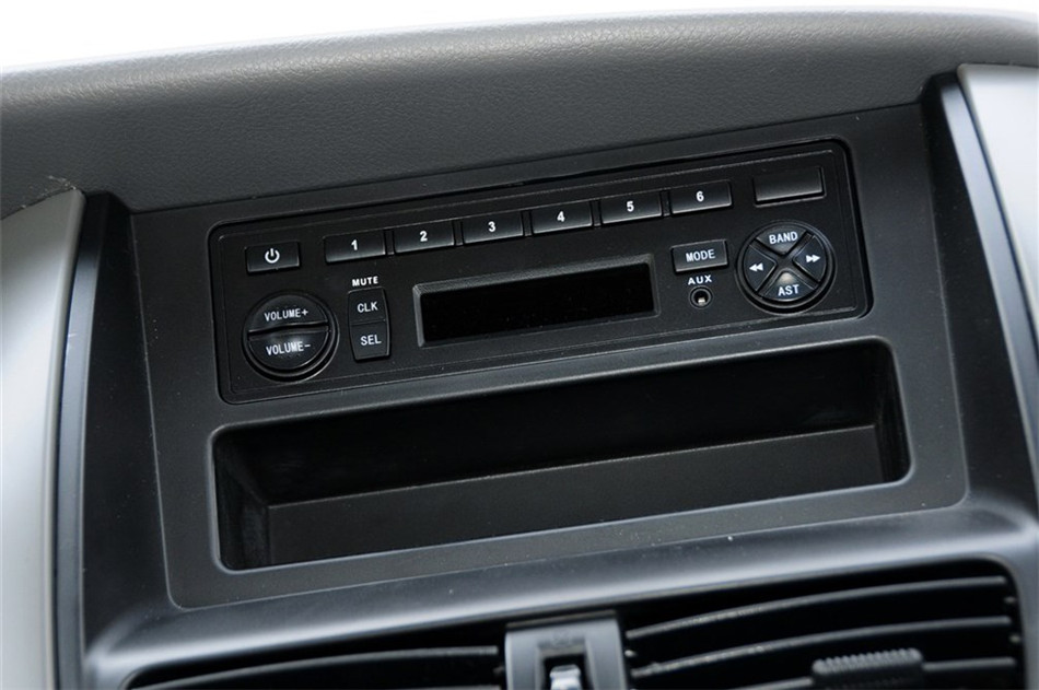 2013款 1.5L MT 手动舒适型7座 内饰