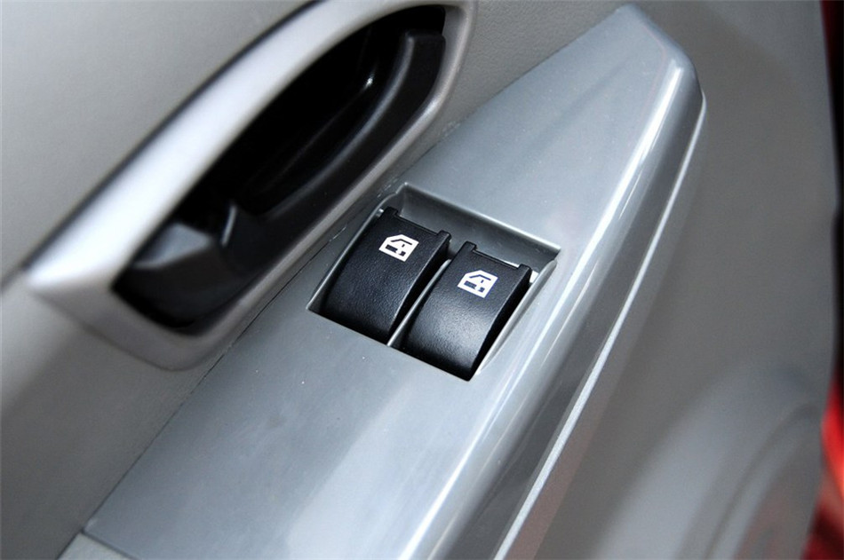 2013款 1.5L MT 手动舒适型7座 座椅空间