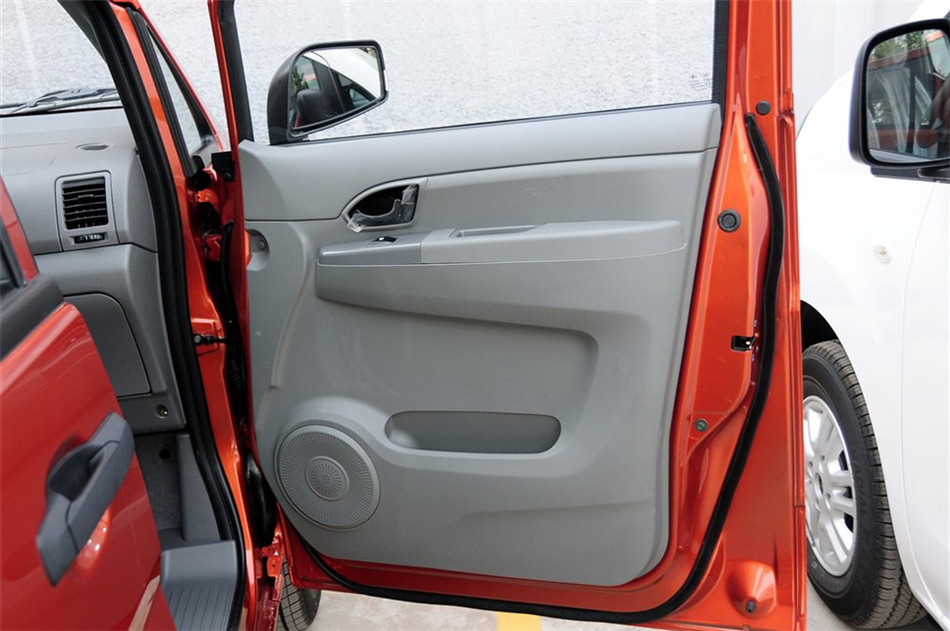 2013款 1.5L MT 手动舒适型7座 座椅空间