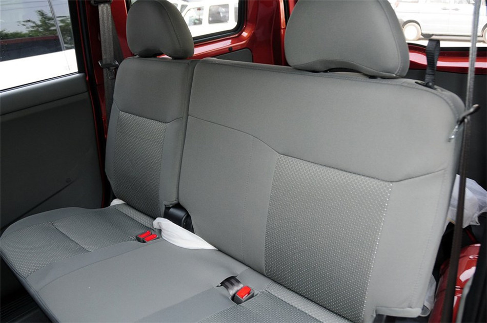2013款 1.5L MT 手动舒适型7座 座椅空间