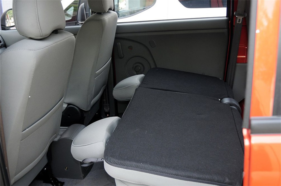 2013款 1.5L MT 手动舒适型7座 座椅空间