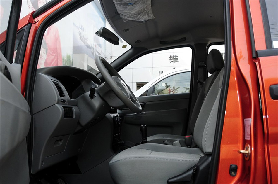 2013款 1.5L MT 手动舒适型7座 座椅空间