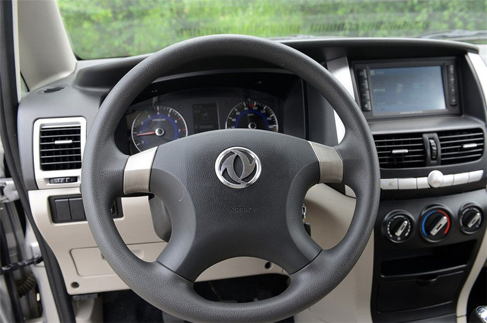 2014款 1.5L MT 手动豪华型7座 国V 内饰