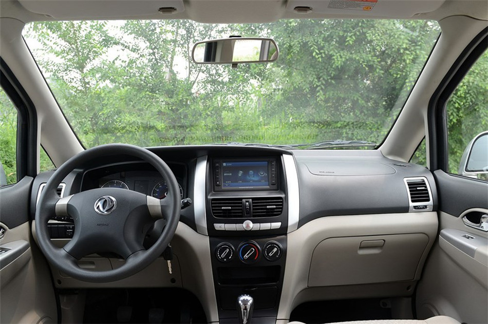 2014款 1.5L MT 手动豪华型7座 国V 内饰