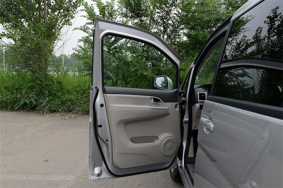 2014款 1.5L MT 手动豪华型7座 国V 座椅空间