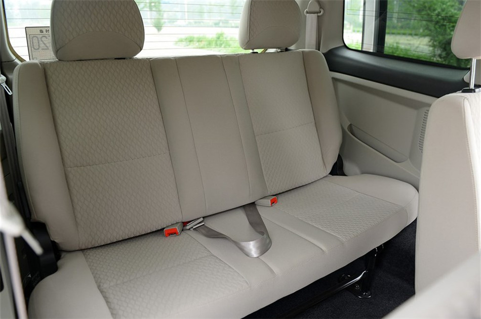 2014款 1.5L MT 手动豪华型7座 国V 座椅空间