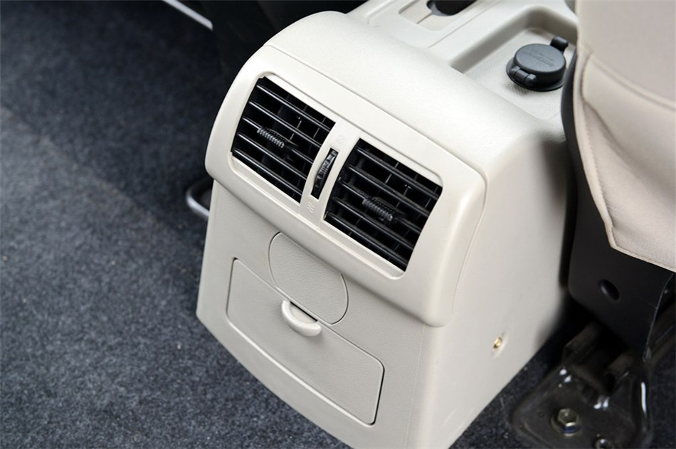 2014款 1.5L MT 手动豪华型7座 国V 座椅空间