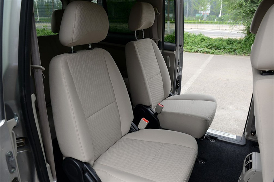 2014款 1.5L MT 手动豪华型7座 国V 座椅空间