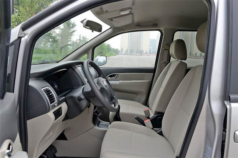 2014款 1.5L MT 手动豪华型7座 国V 座椅空间