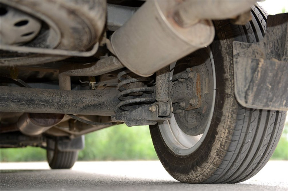 2014款 1.5L MT 手动豪华型7座 国V 引擎底盘