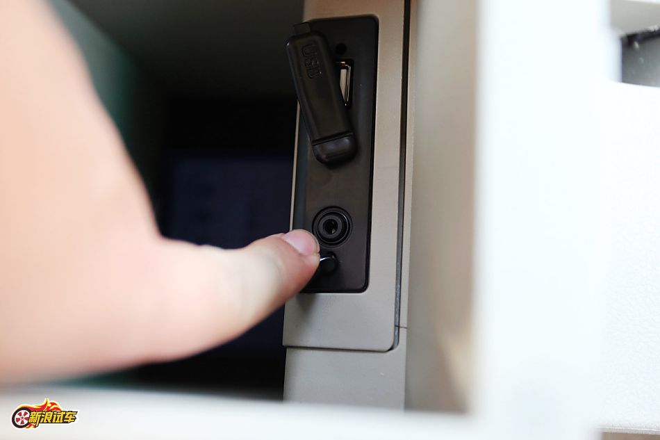 比亚迪G3手动豪雅型GLX-i内饰图片