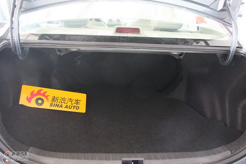 发动机舱、底盘悬挂及后备箱