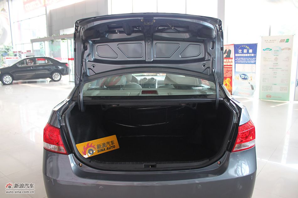 发动机舱、底盘悬挂及后备箱