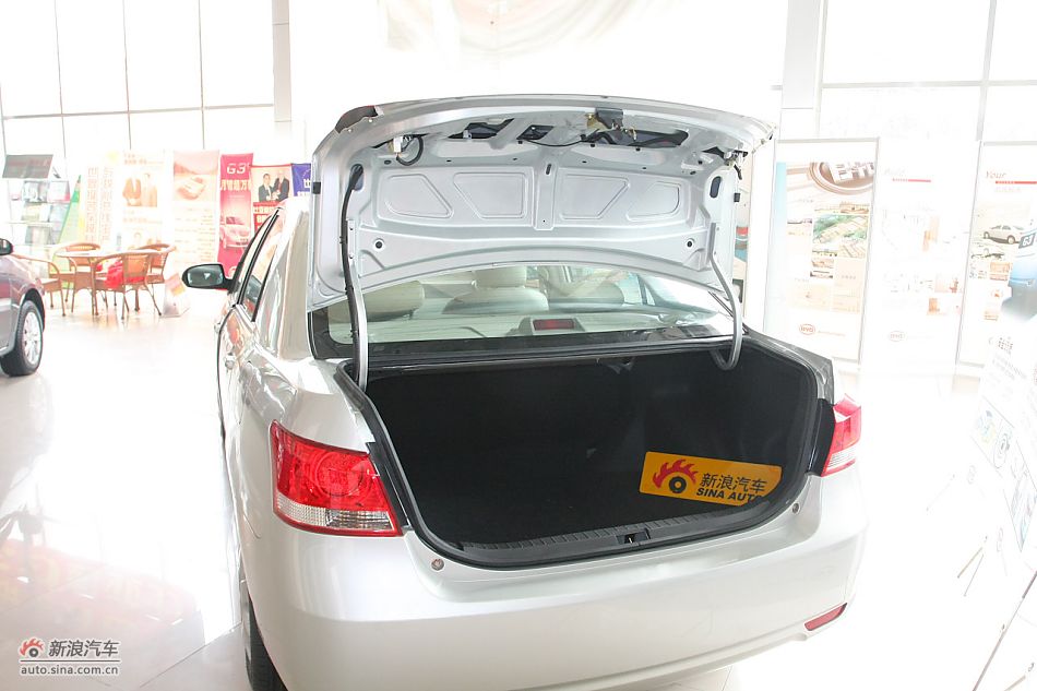 发动机舱、底盘悬挂及后备箱