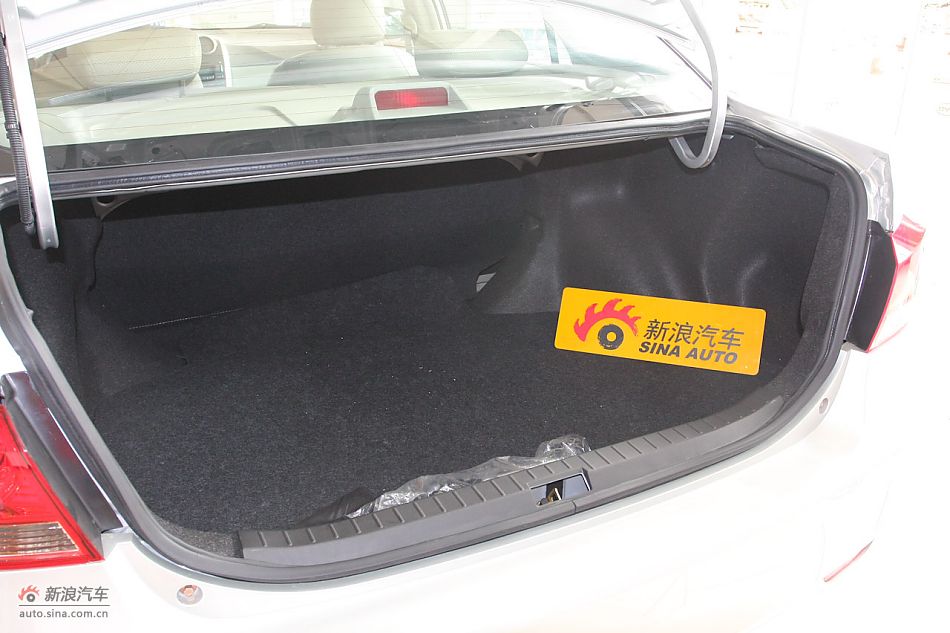 发动机舱、底盘悬挂及后备箱