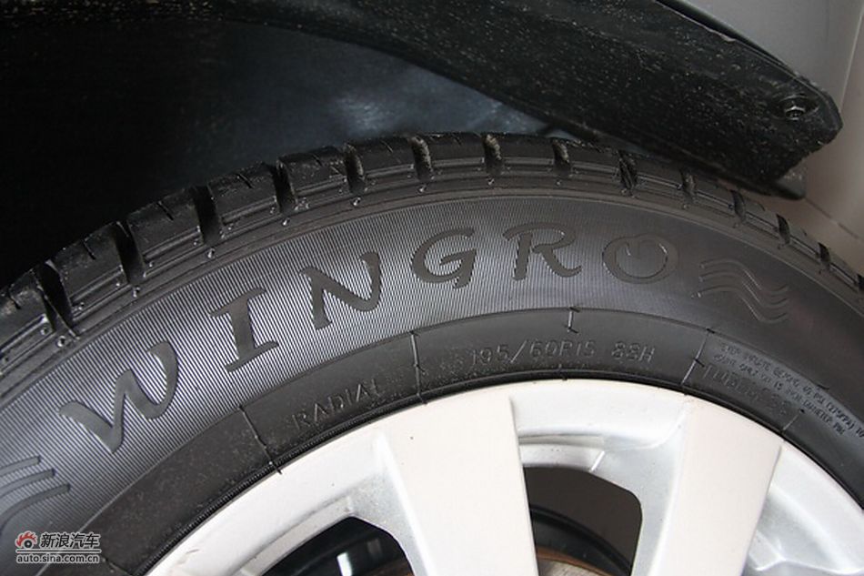 发动机舱、底盘悬挂及后备箱