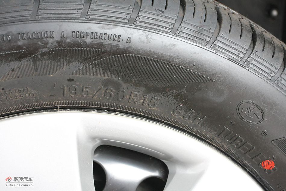 发动机舱、底盘悬挂及后备箱