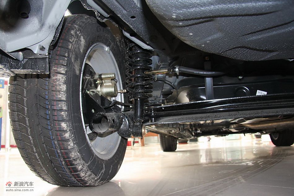 发动机舱、底盘悬挂及后备箱