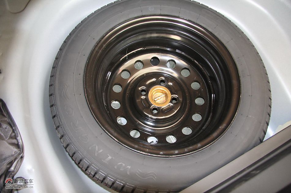 发动机舱、底盘悬挂及后备箱