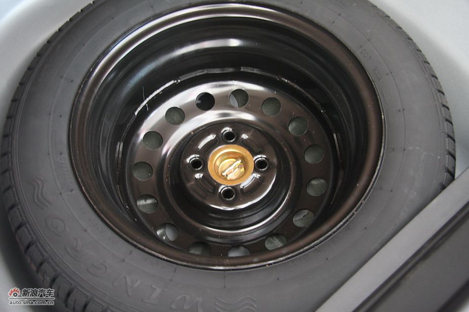 发动机舱、底盘悬挂及后备箱