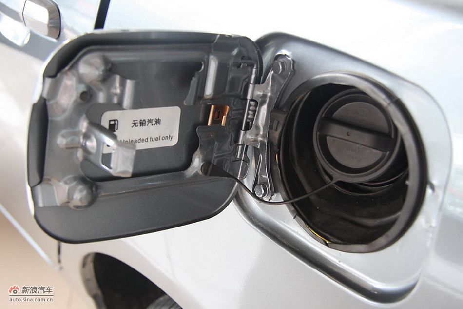 发动机舱、底盘悬挂及后备箱