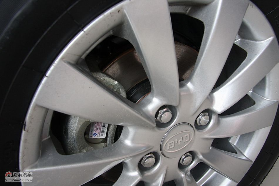 发动机舱、底盘悬挂及后备箱