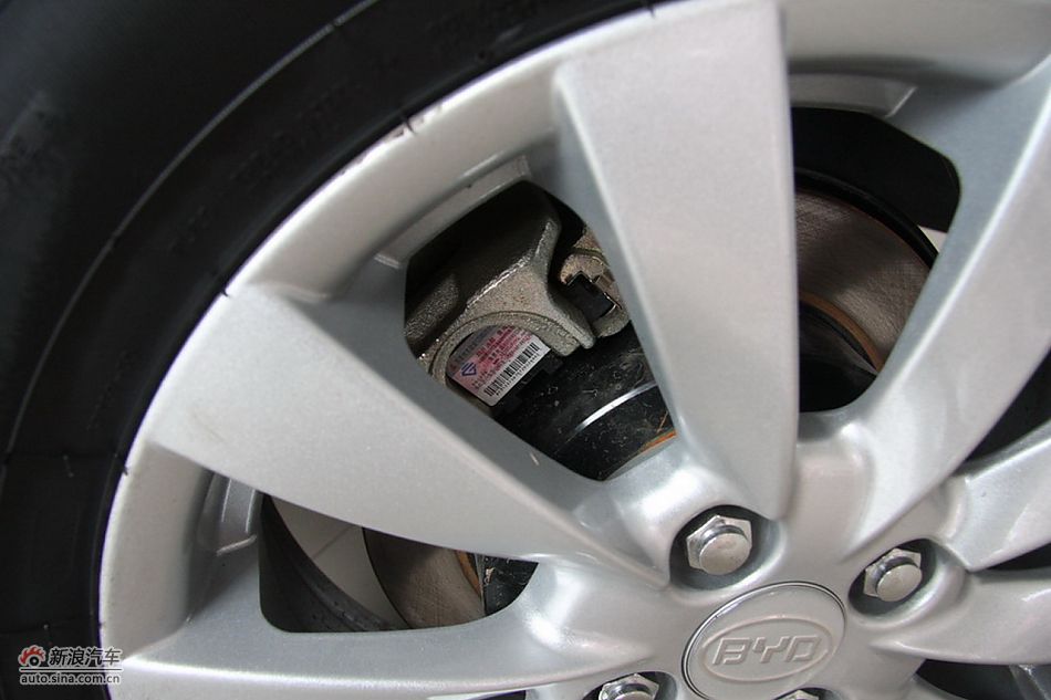 发动机舱、底盘悬挂及后备箱