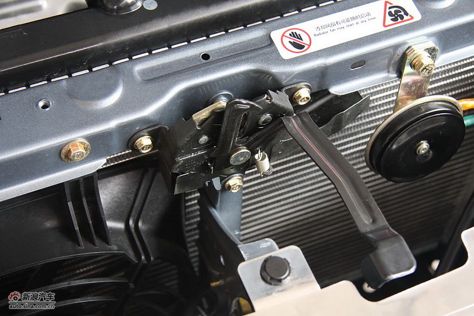 发动机舱、底盘悬挂及后备箱