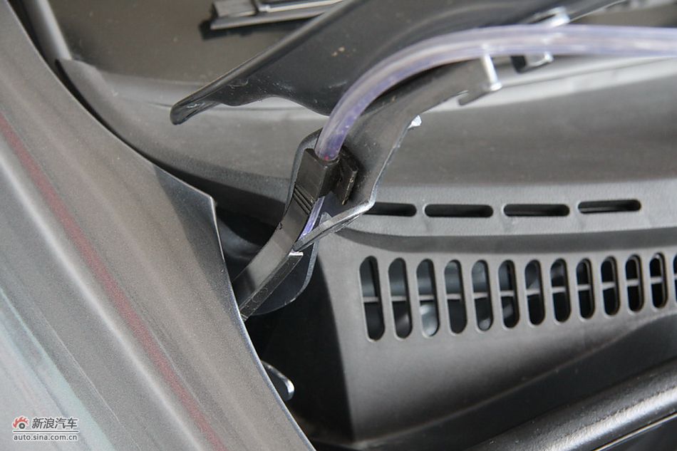 发动机舱、底盘悬挂及后备箱