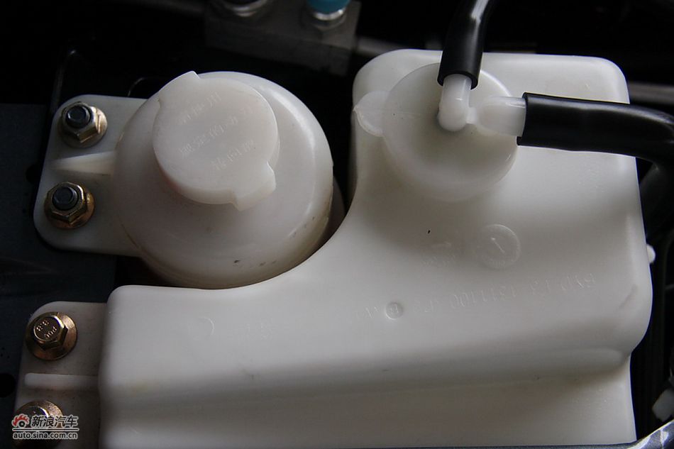 发动机舱、底盘悬挂及后备箱