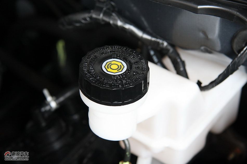 发动机舱、底盘悬挂及后备箱