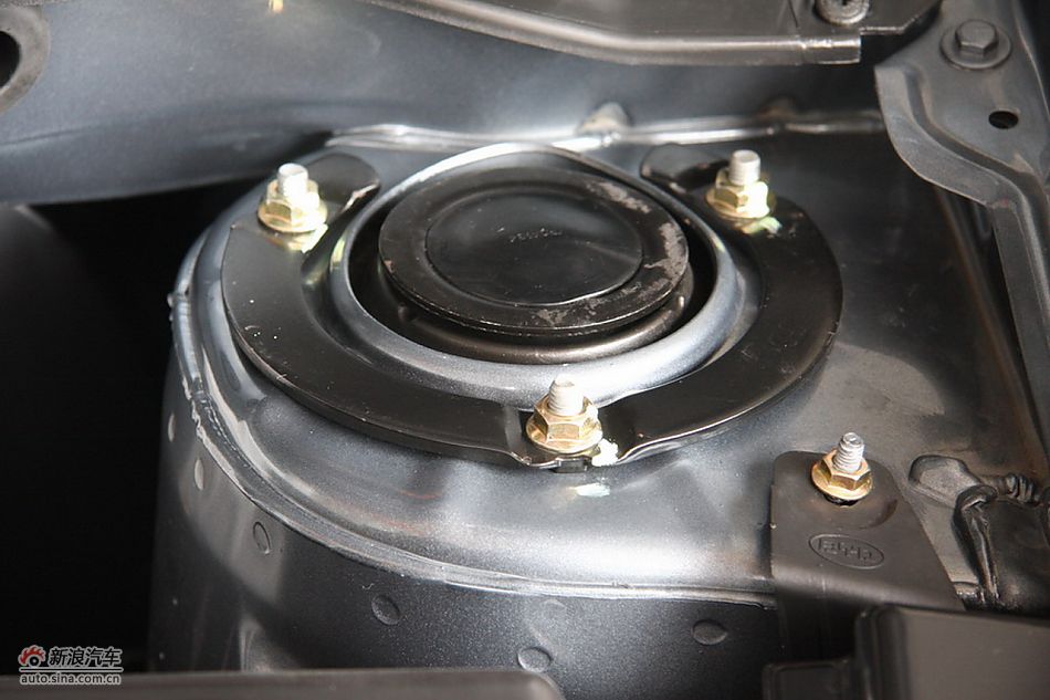 发动机舱、底盘悬挂及后备箱