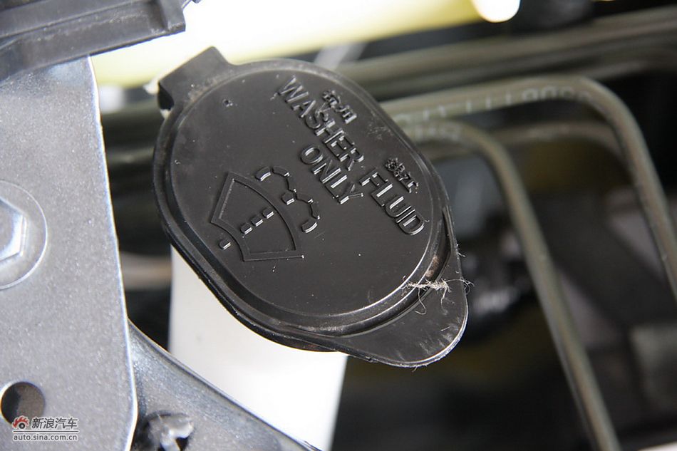 发动机舱、底盘悬挂及后备箱