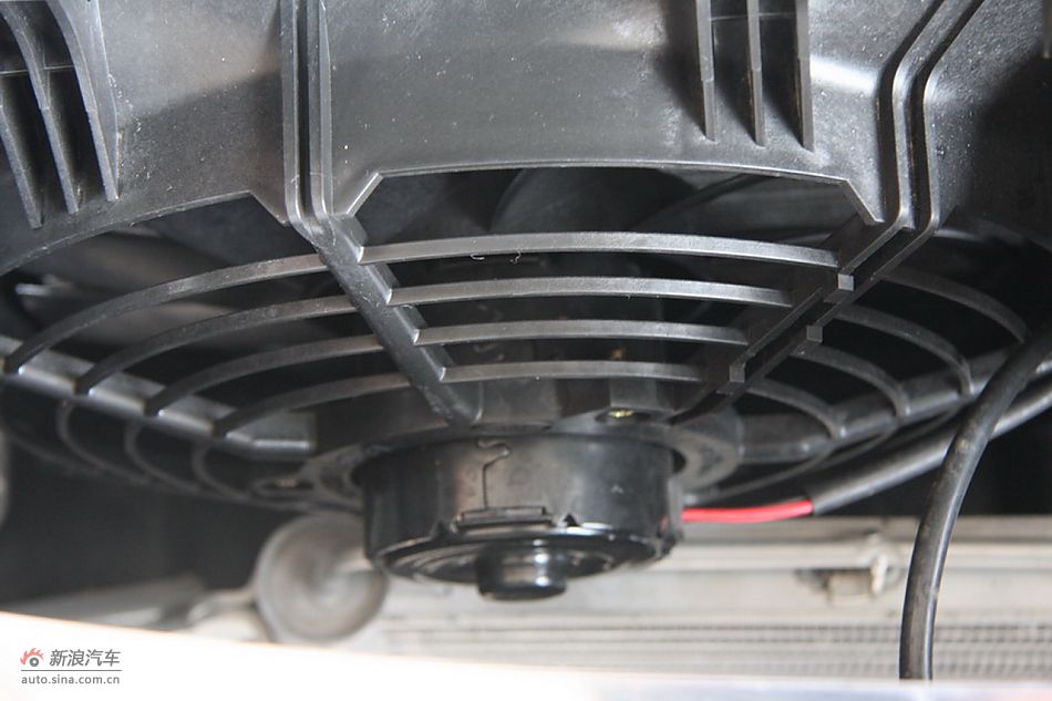 发动机舱、底盘悬挂及后备箱