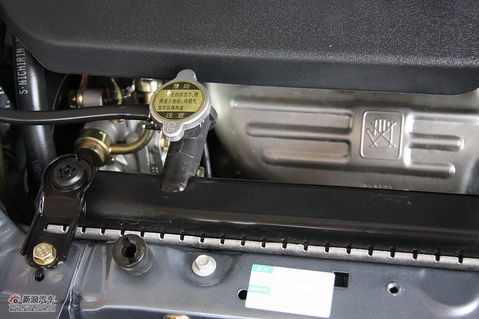 发动机舱、底盘悬挂及后备箱